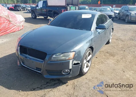 2010 Audi A5 2.0T Premium z USA, uszkodzony, nr VIN WAULFAFR3AA008321